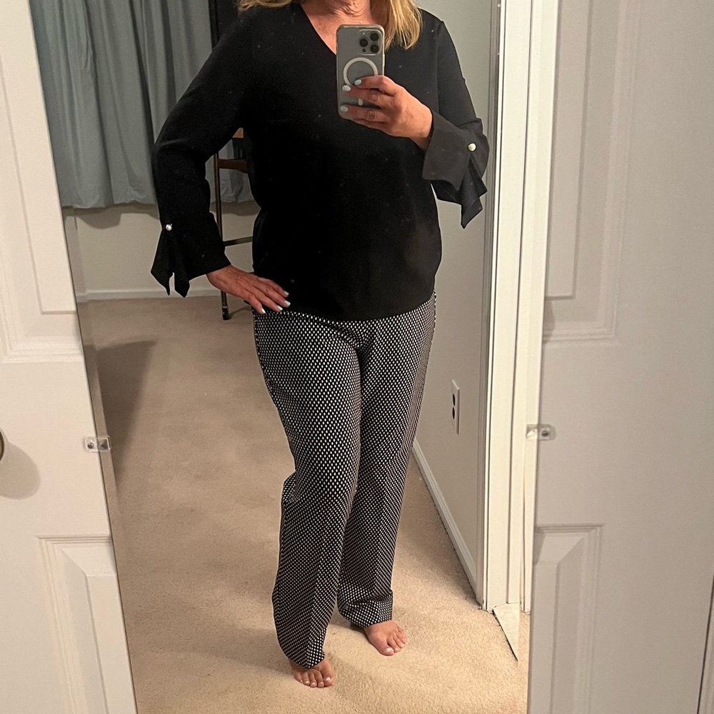 Chico’s black/white pant outfit. Size 2/2.5 R